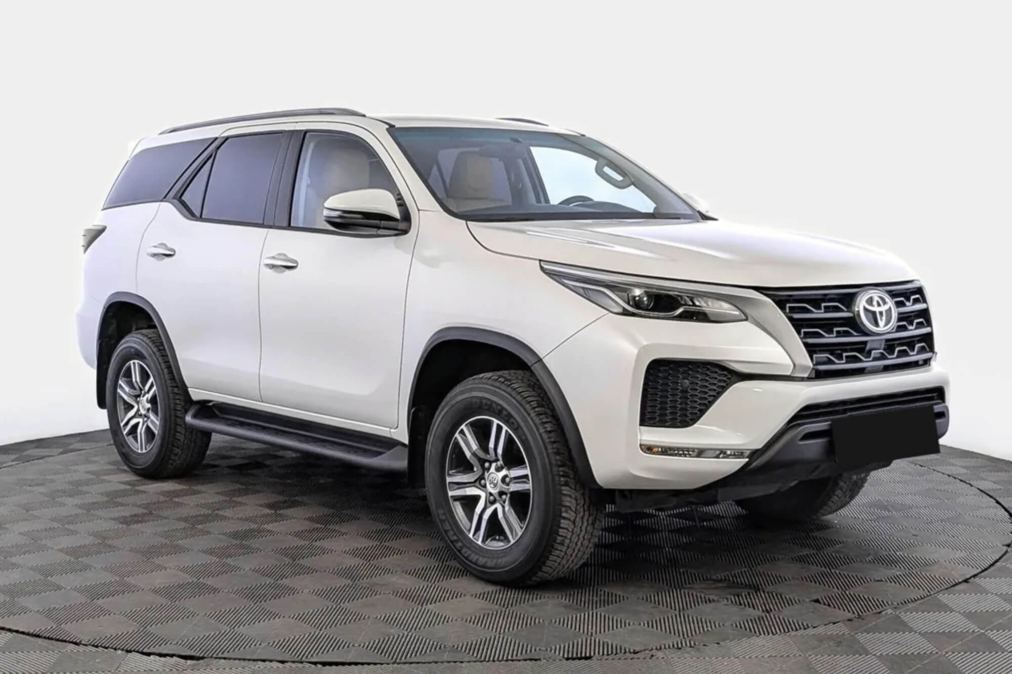 Toyota Fortuner White