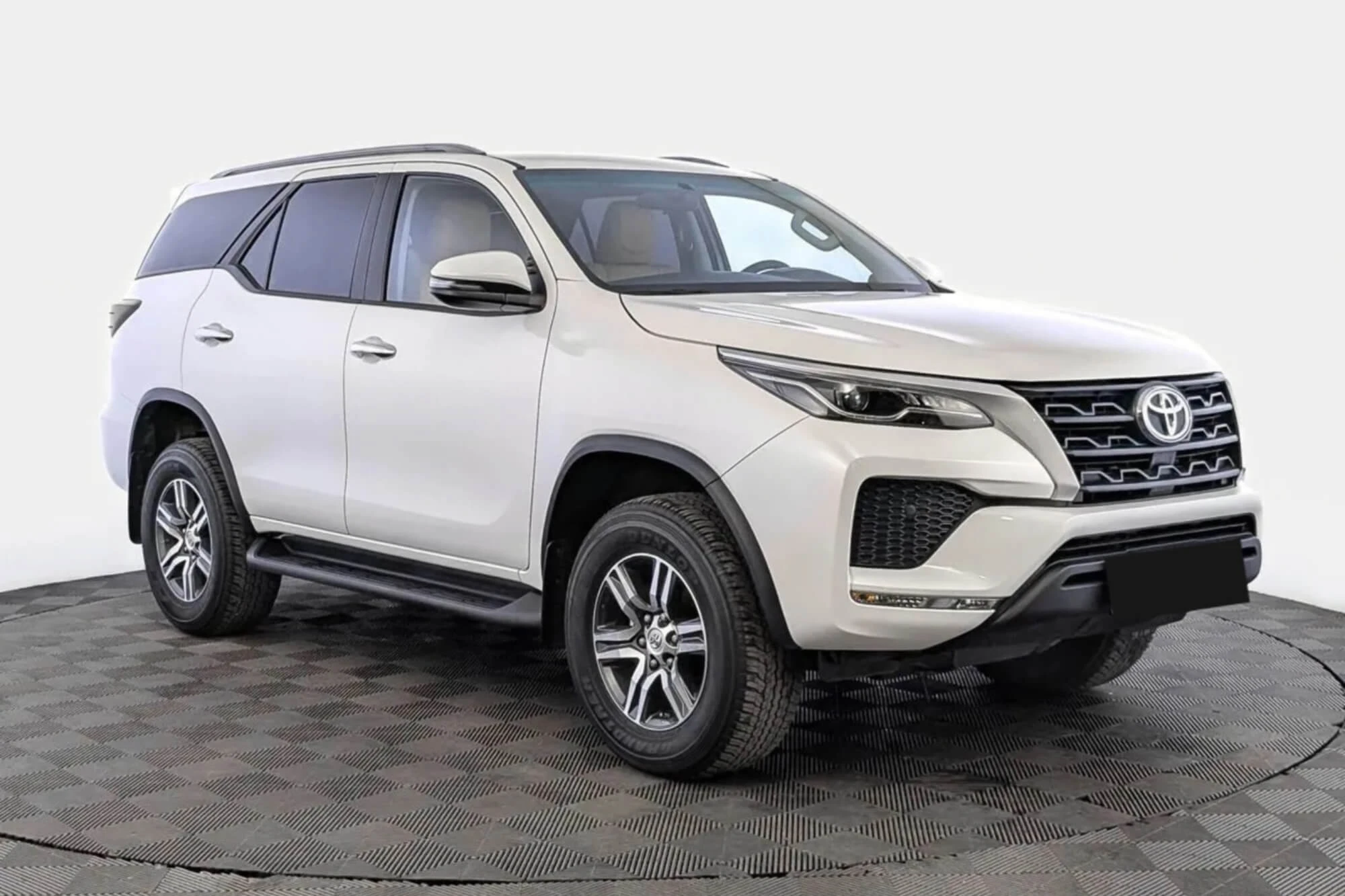 Toyota Fortuner белый