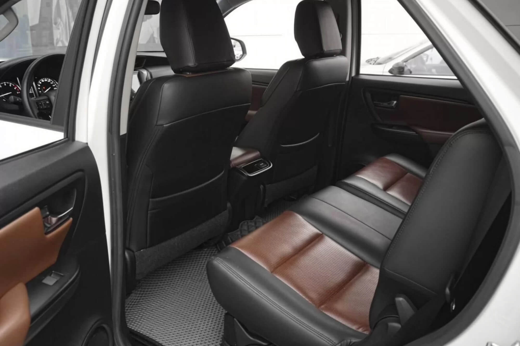 Toyota Fortuner White