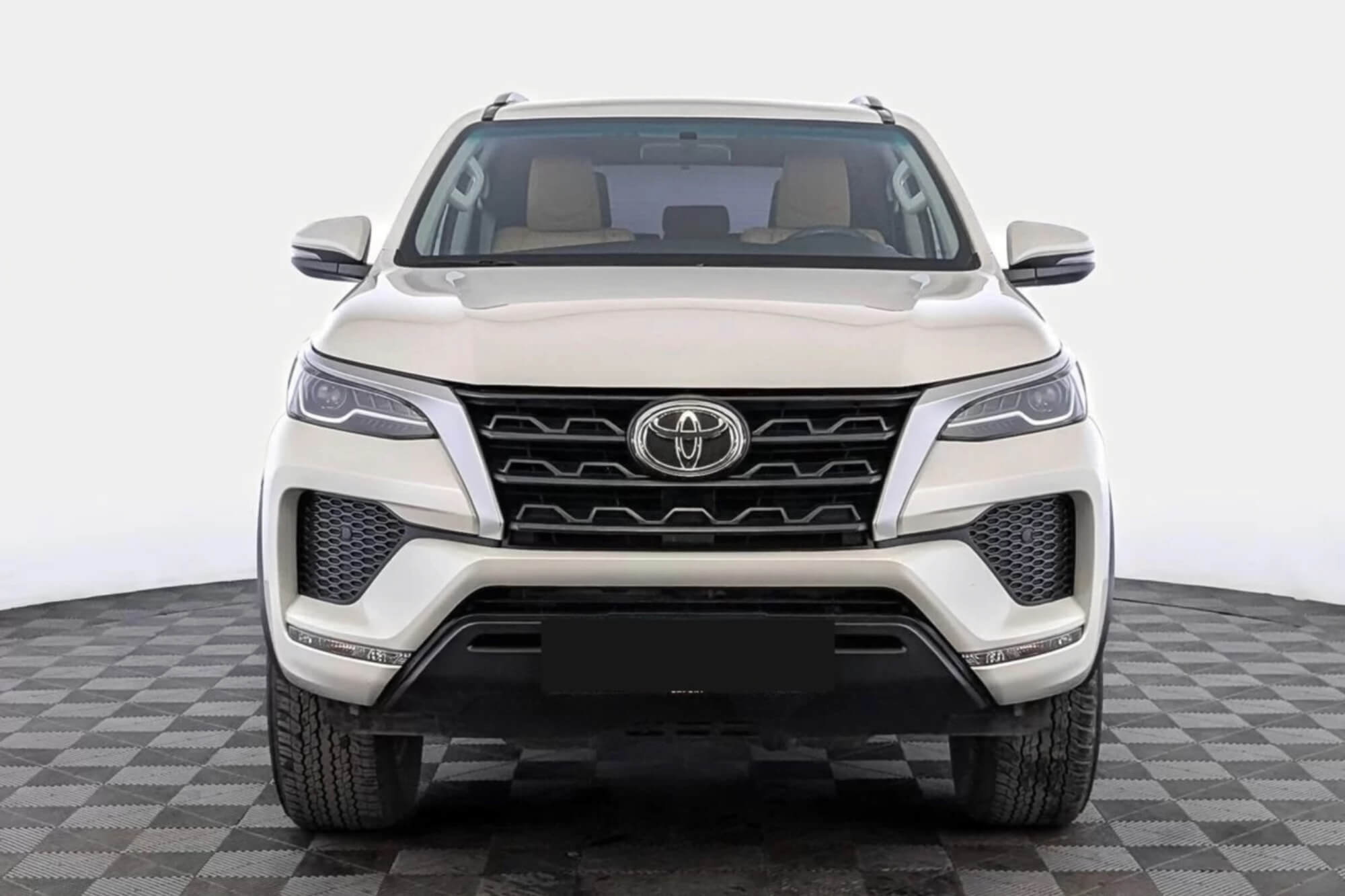 Toyota Fortuner White