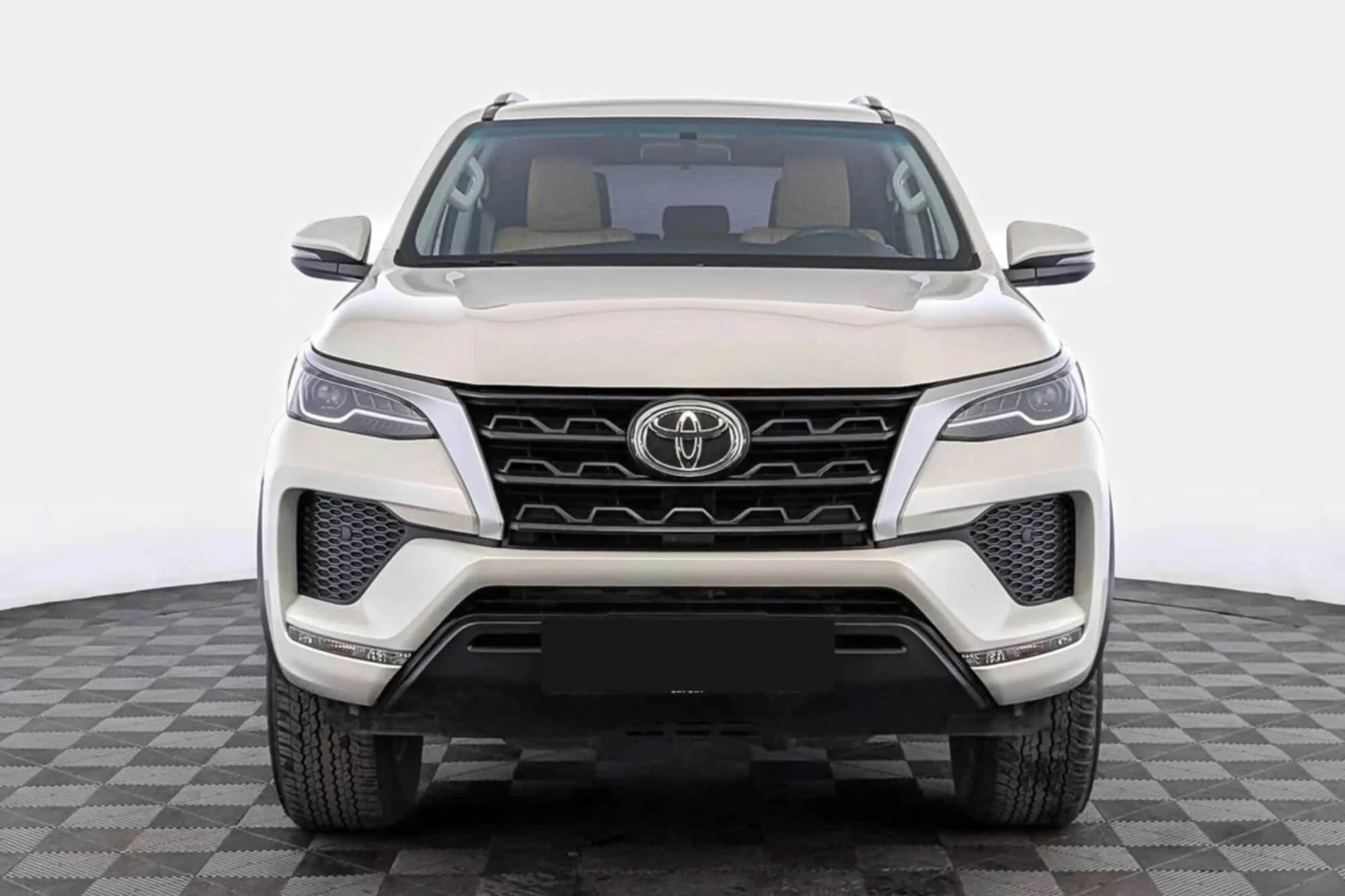Toyota Fortuner לבן Toyota Fortuner לבן