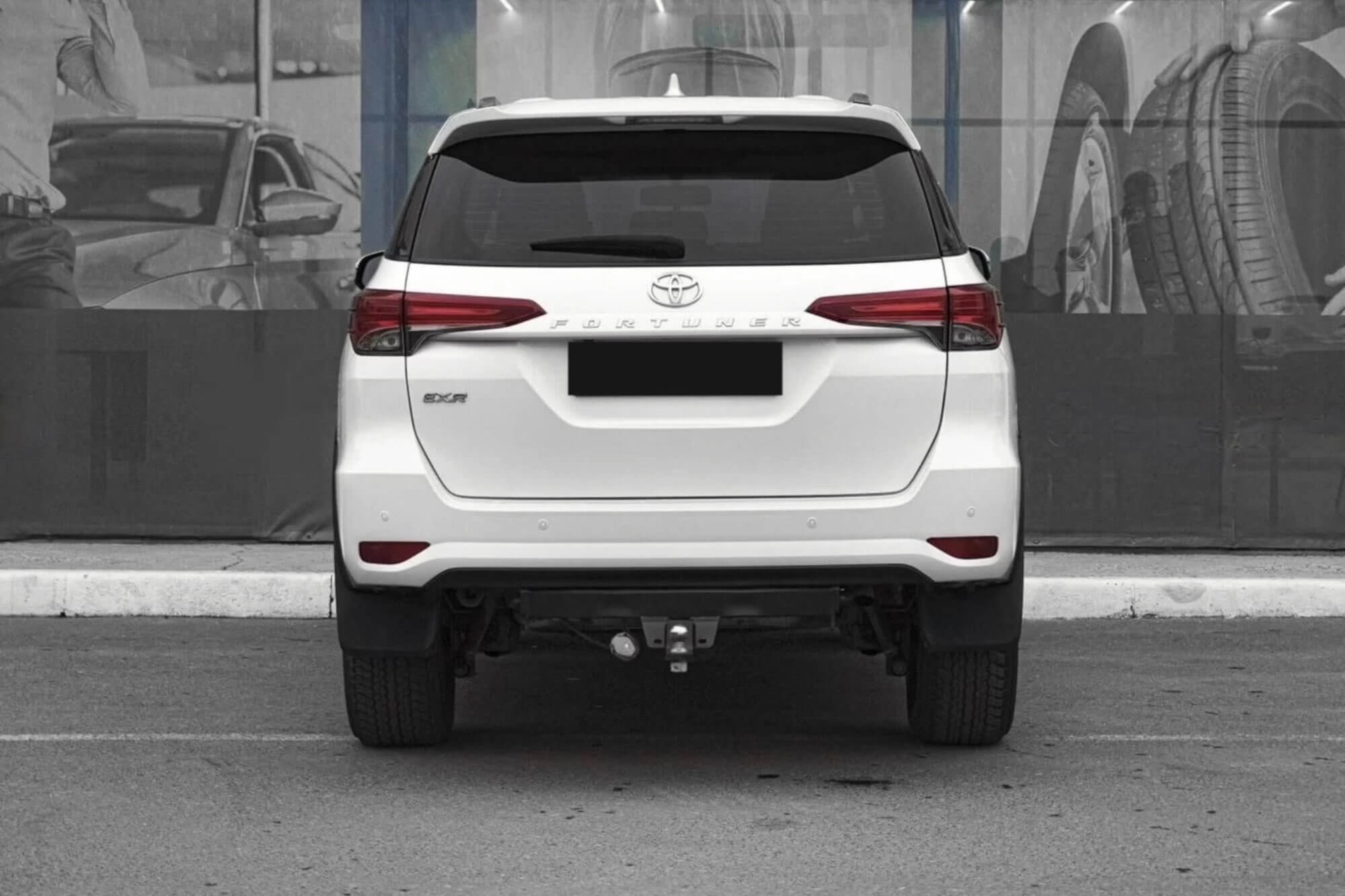Toyota Fortuner White