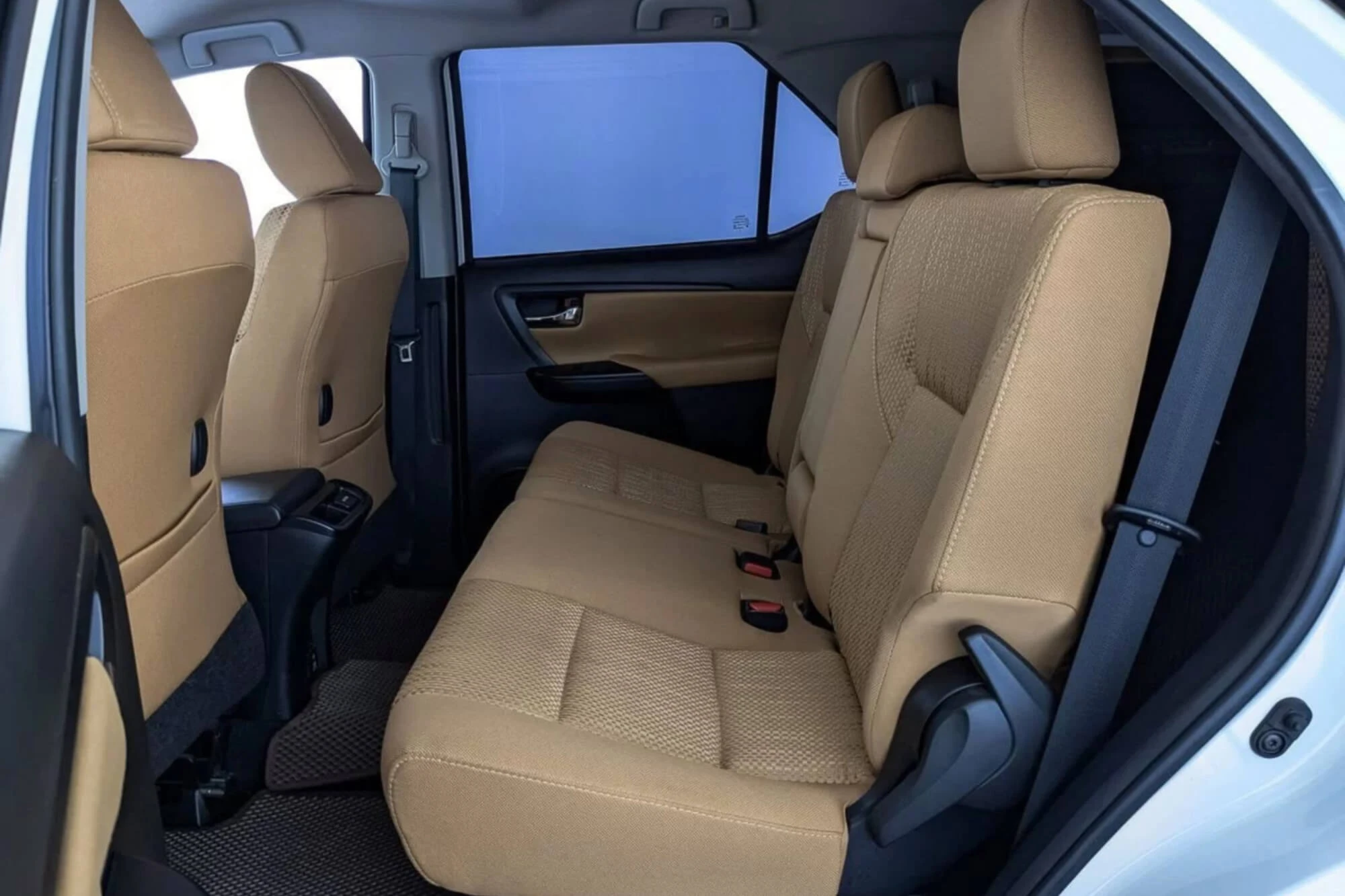 Toyota Fortuner לבן Toyota Fortuner לבן