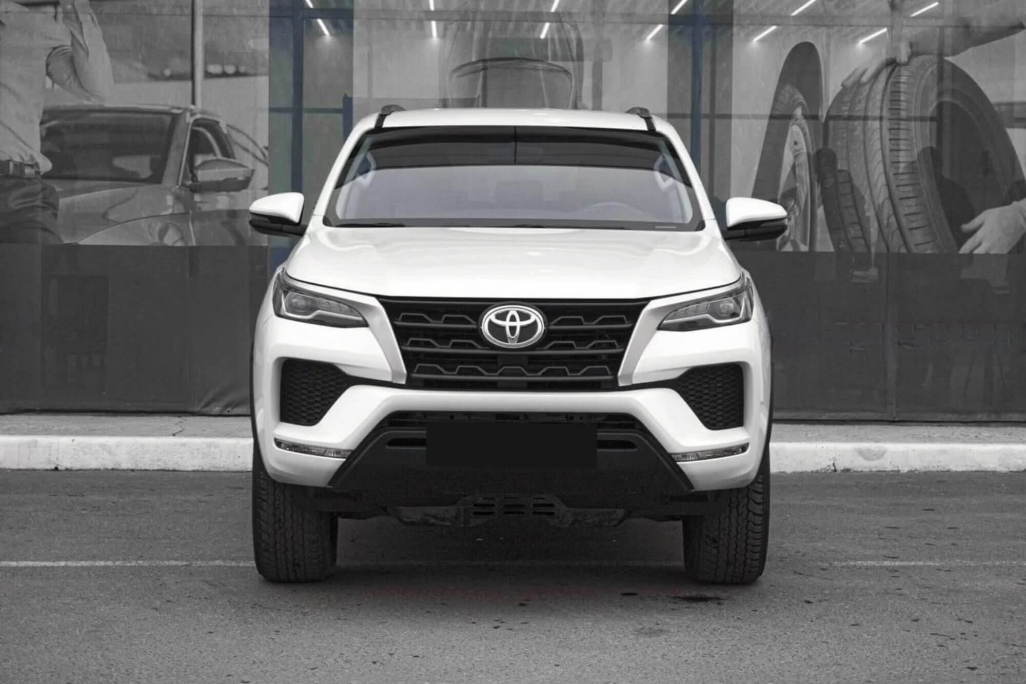 Toyota Fortuner White