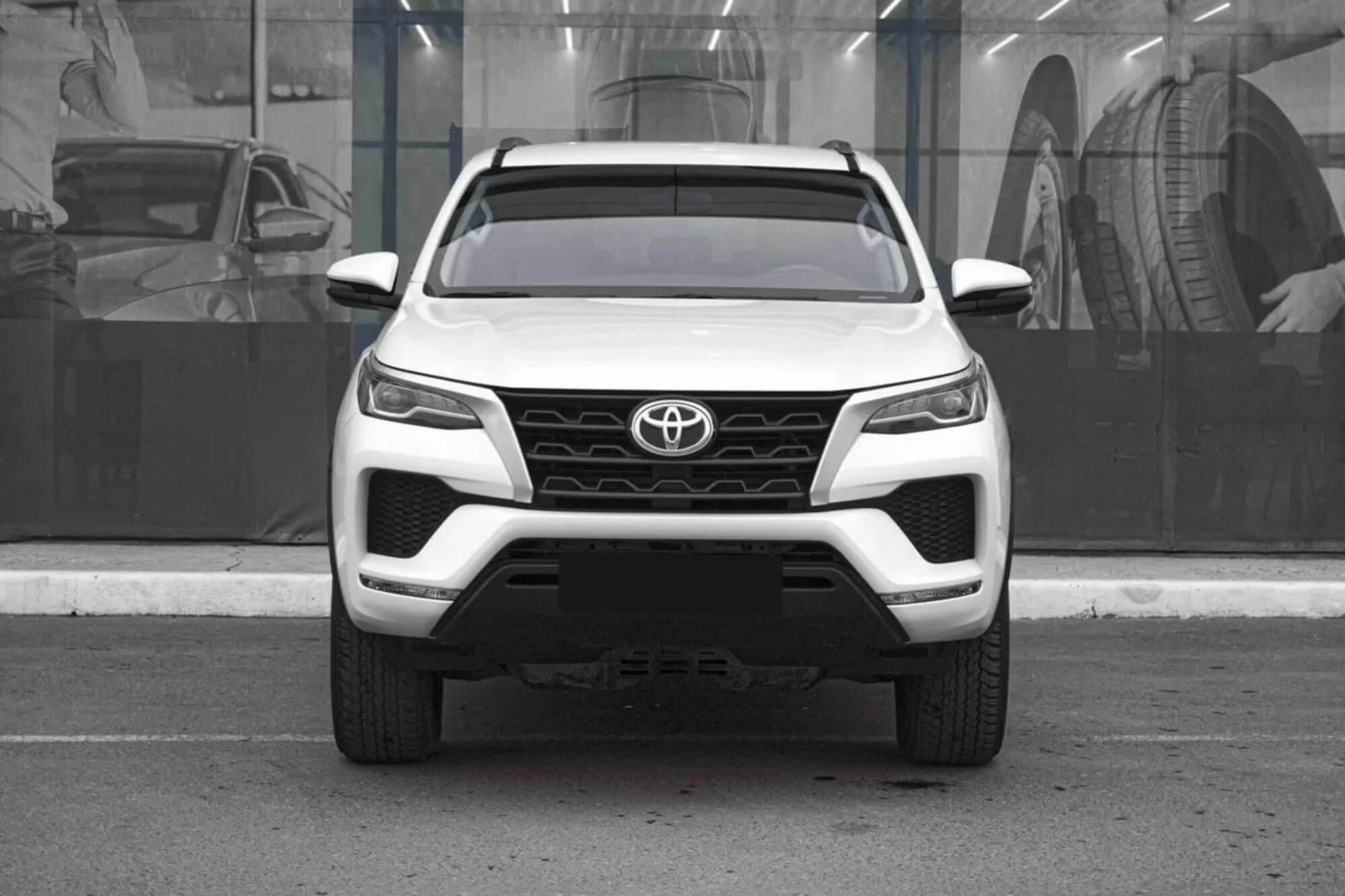 Toyota Fortuner белый