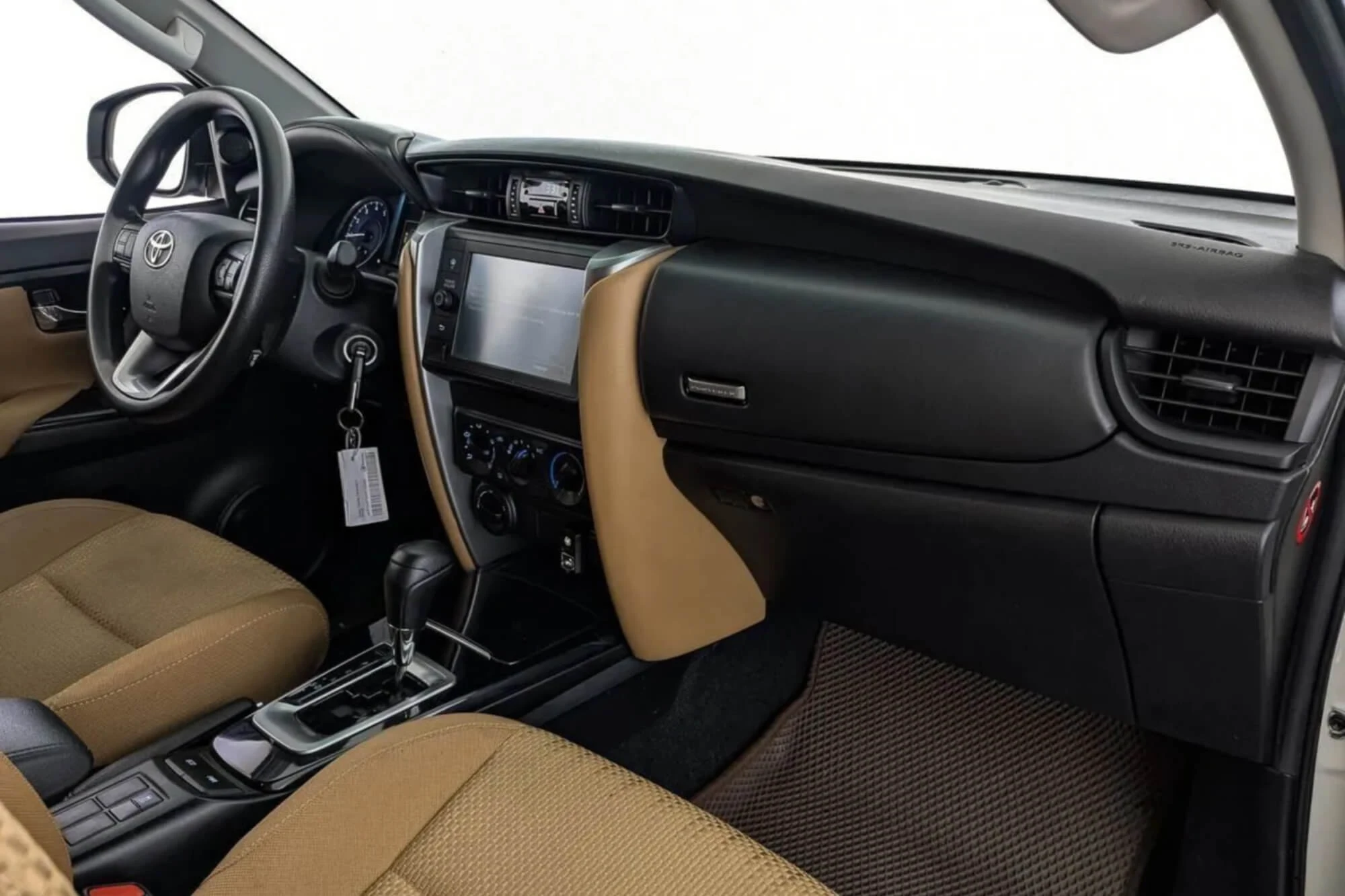 Toyota Fortuner לבן Toyota Fortuner לבן