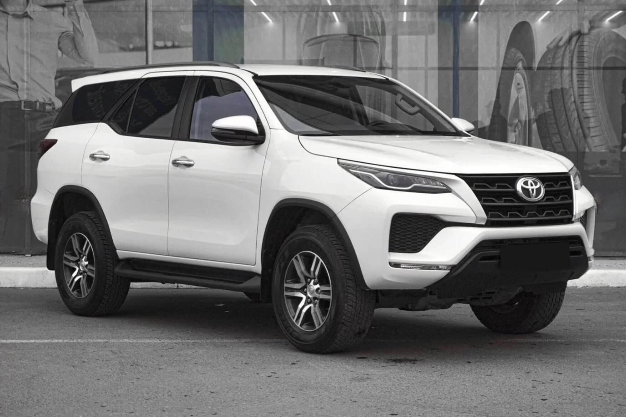 Toyota Fortuner White