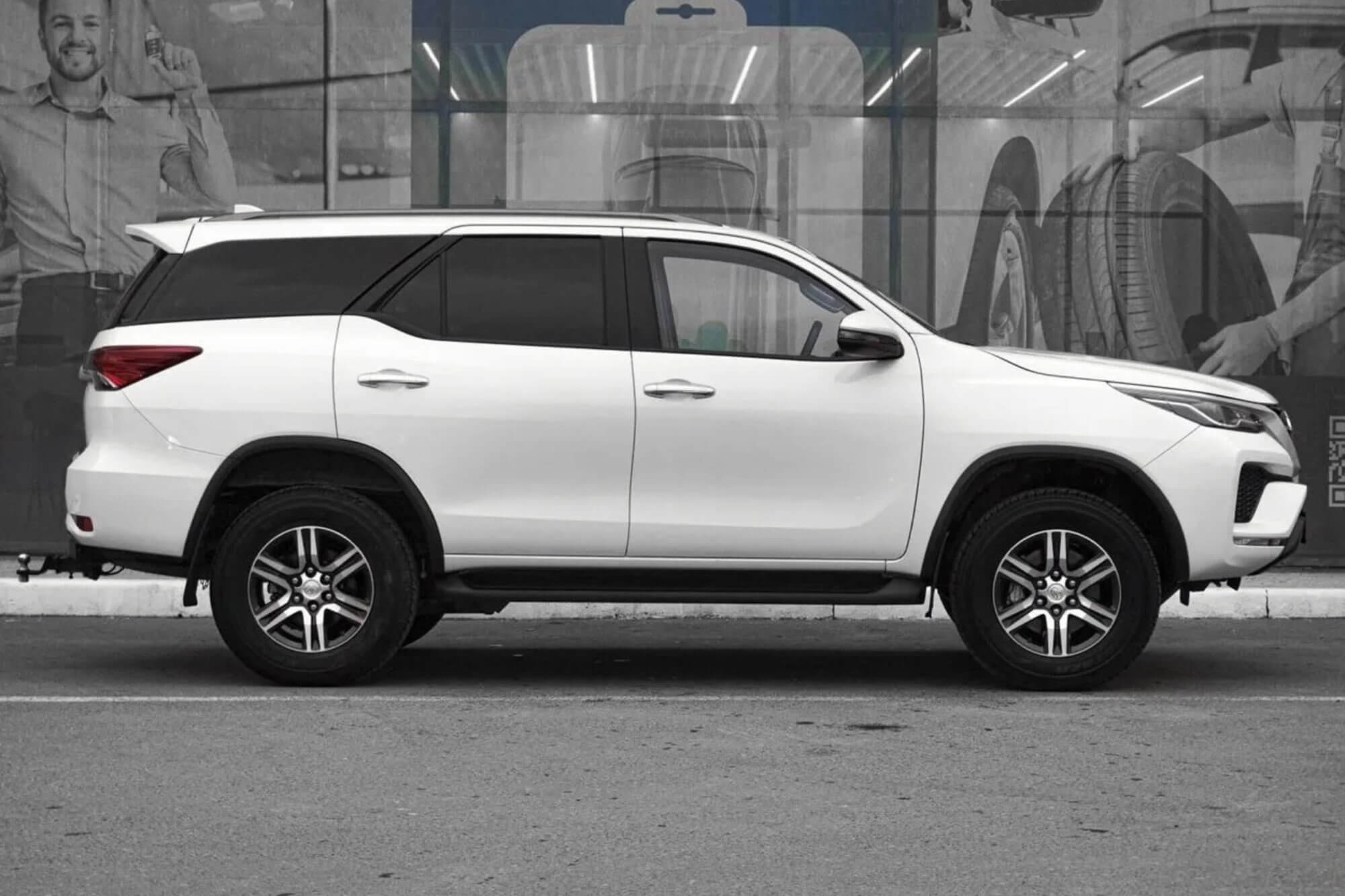Toyota Fortuner White
