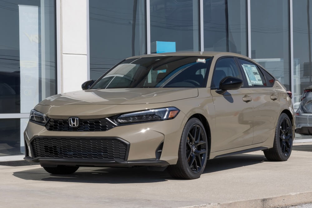 Kia K5 vs Honda Civic: volledige vergelijking voor dagelijks gebruik