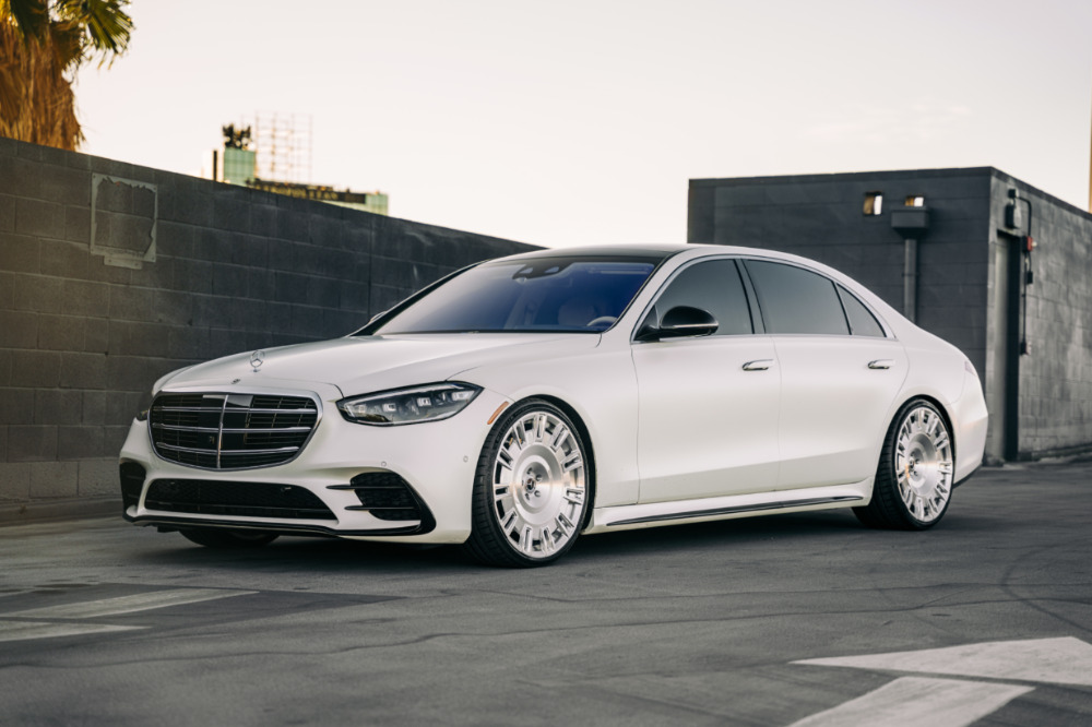 Le migliori auto per riunioni di lavoro e viaggi aziendali a Dubai Mercedes-Benz Classe S a Dubai