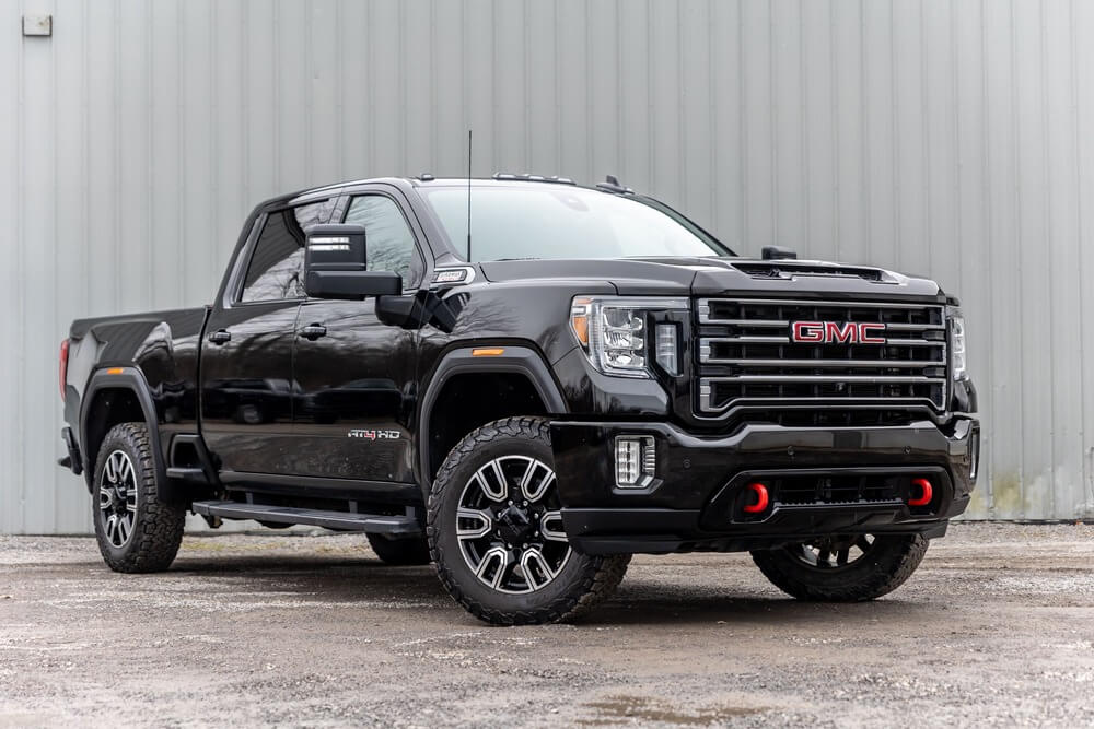 Como é que as carrinhas pickup se diferenciam dos SUV e dos semi-camiões? Levantamento no Dubai