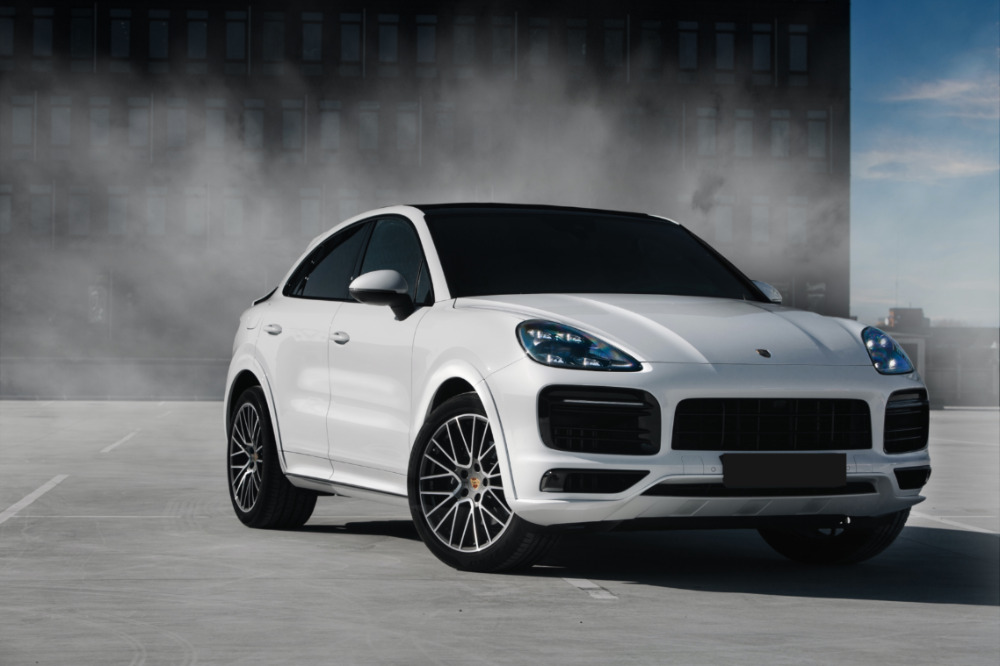 Le migliori auto per riunioni di lavoro e viaggi aziendali a Dubai porsche cayenne a Dubai