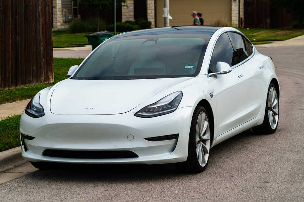 Tesla Model 3 no Dubai