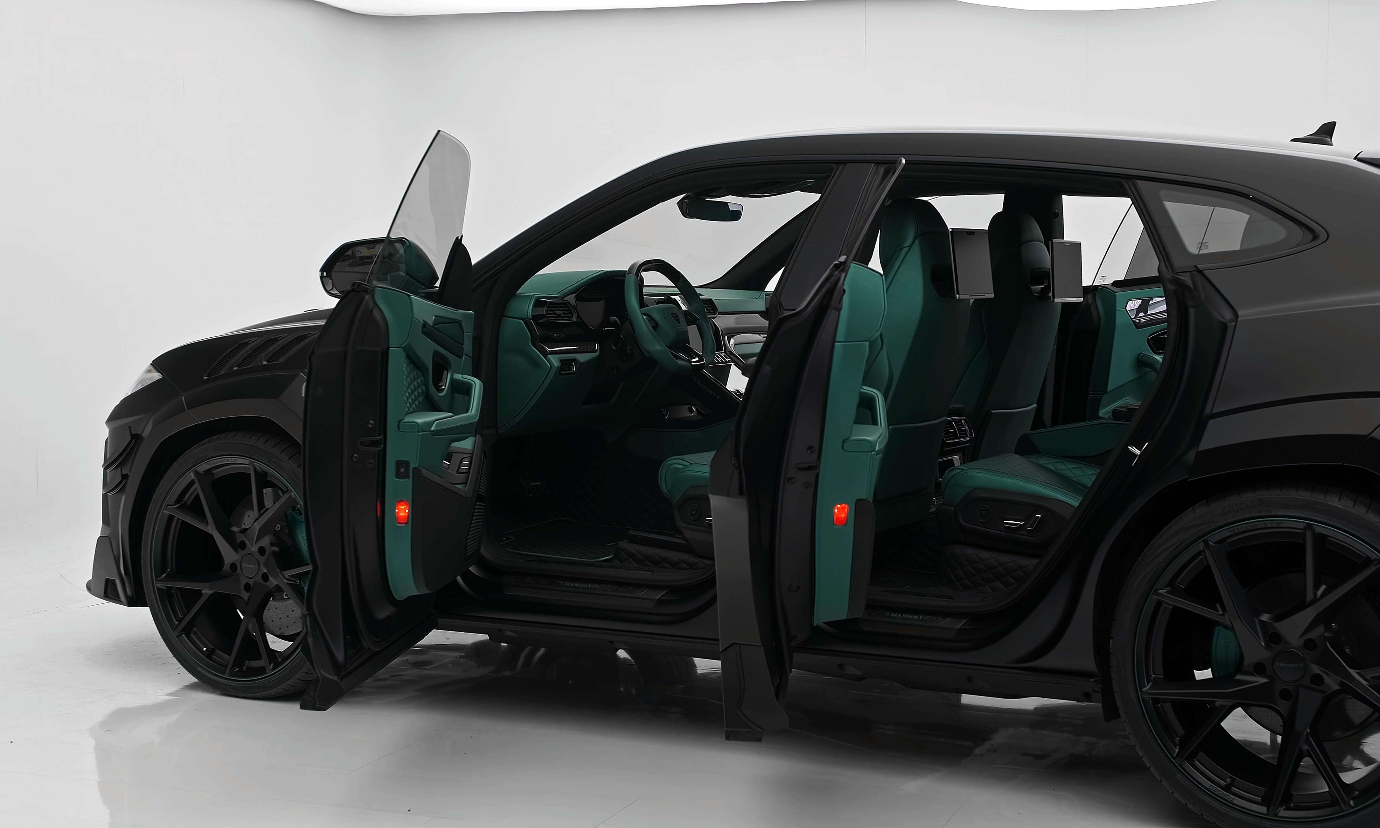 Lamborghini Urus Mansory Black