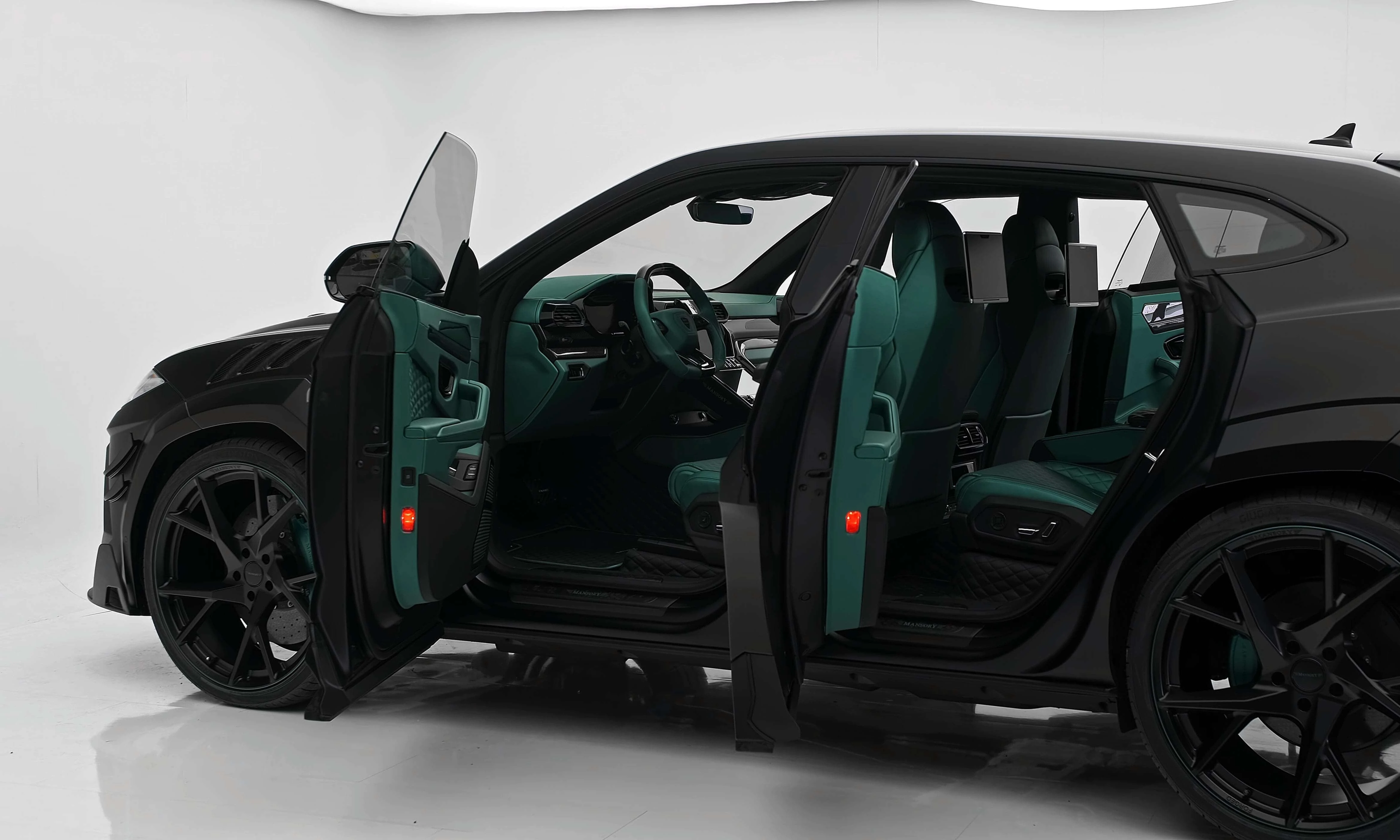 Lamborghini Urus Mansory Black