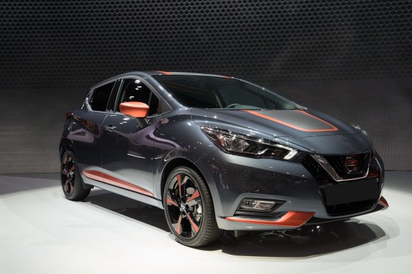Nissan Micra Cinzento
