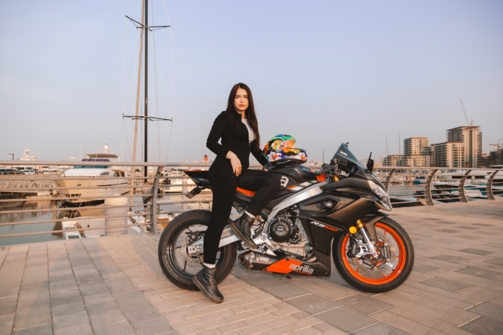 Sessão fotográfica com carro no Dubai