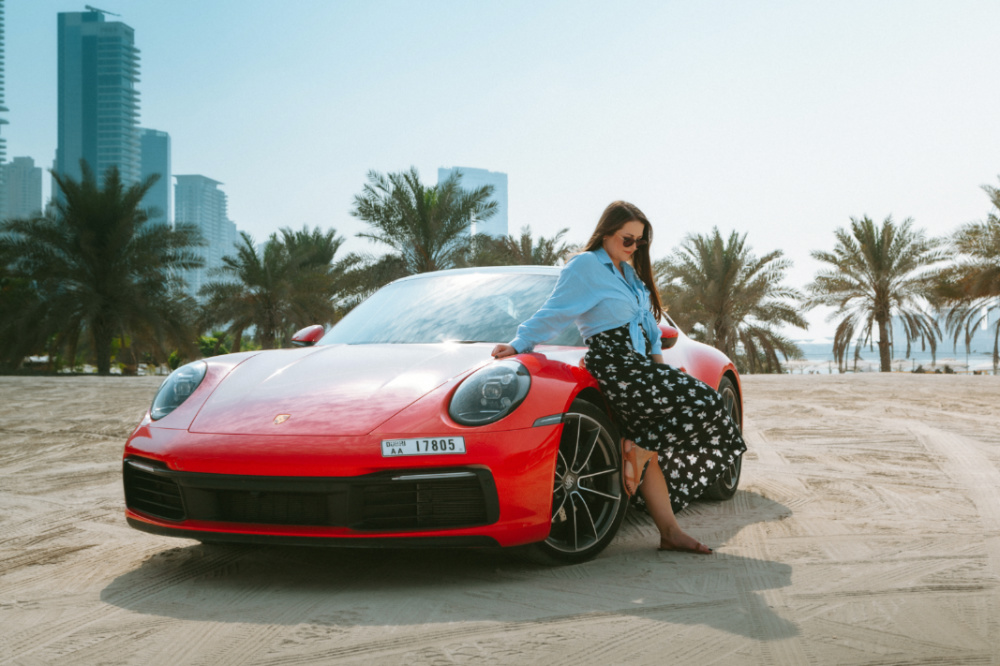 Sessão fotográfica com carro no Dubai