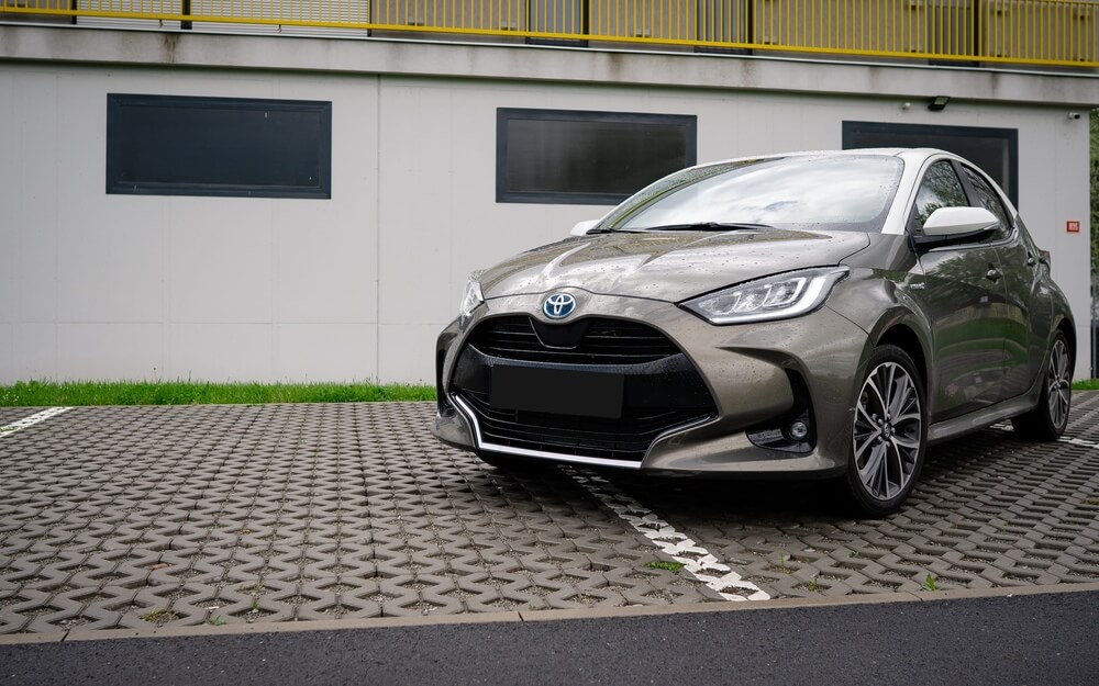 丰田雅力士：世代和车型历史