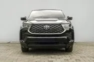 Toyota Innova Zwart