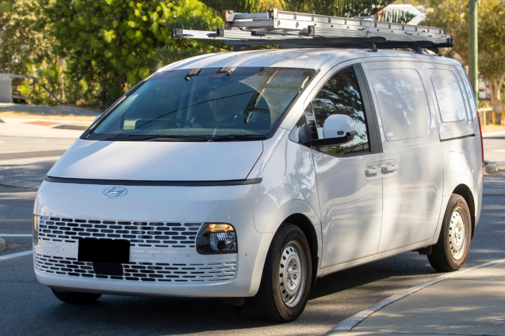 Beste bestelwagens voor koeriers en bezorgers in Dubai Hyundai-Staria in Dubai