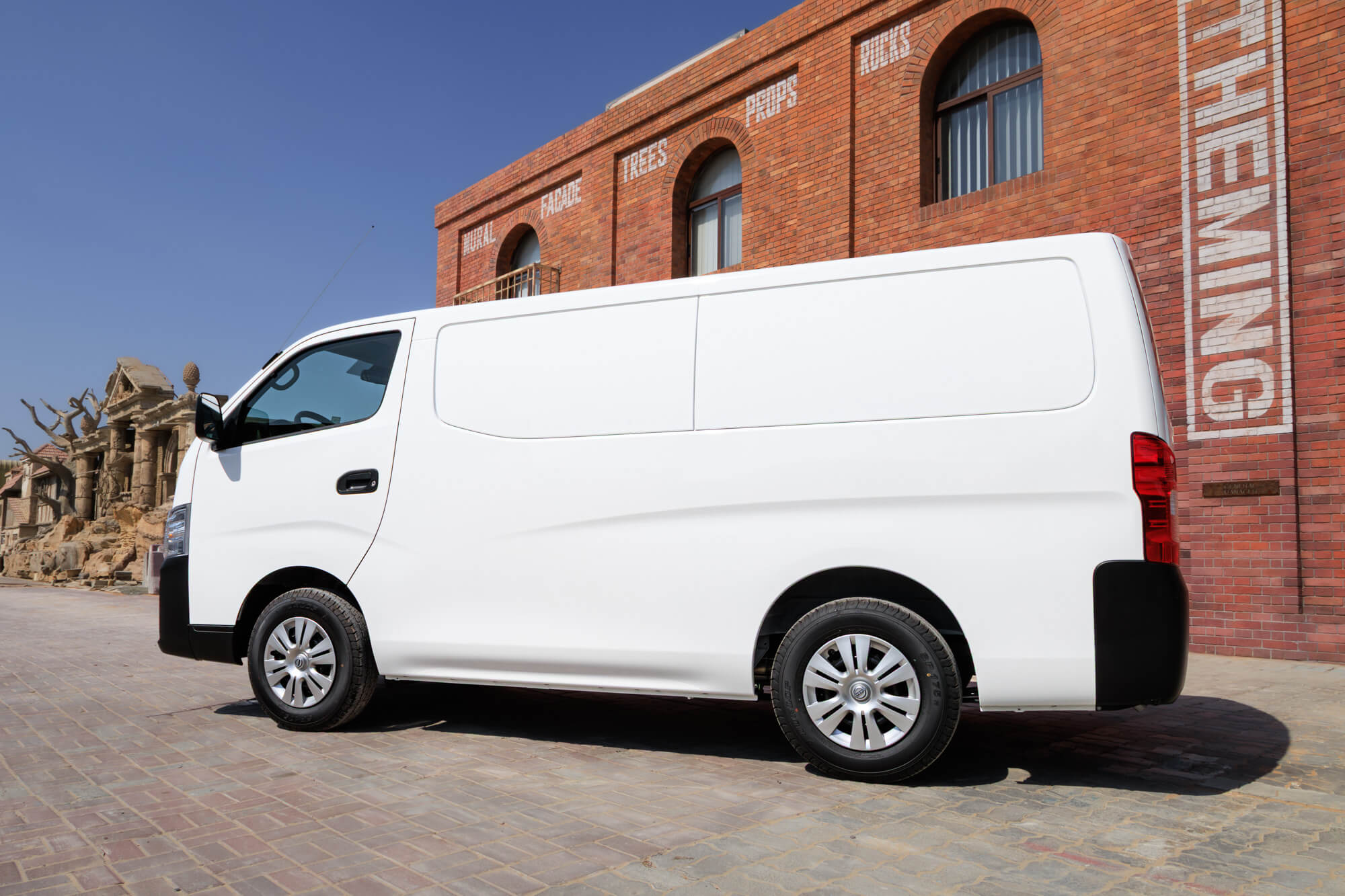 Nissan Urvan White
