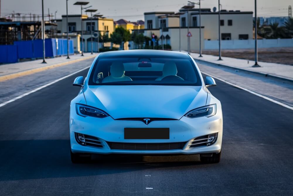 Tesla su strada