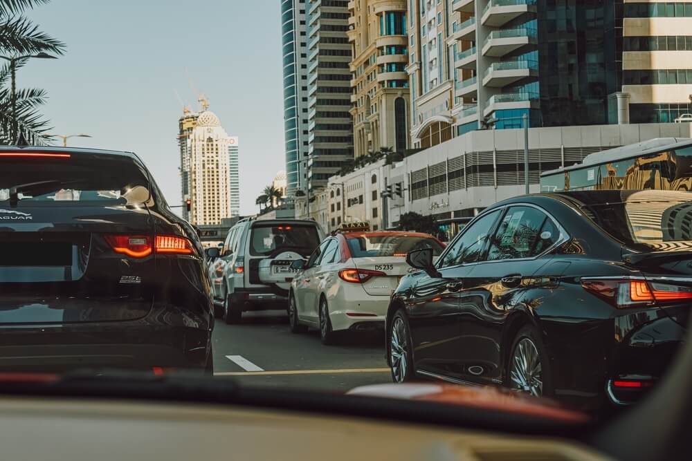 Guide des limitations de vitesse aux Émirats arabes unis : Ce que les conducteurs doivent savoir