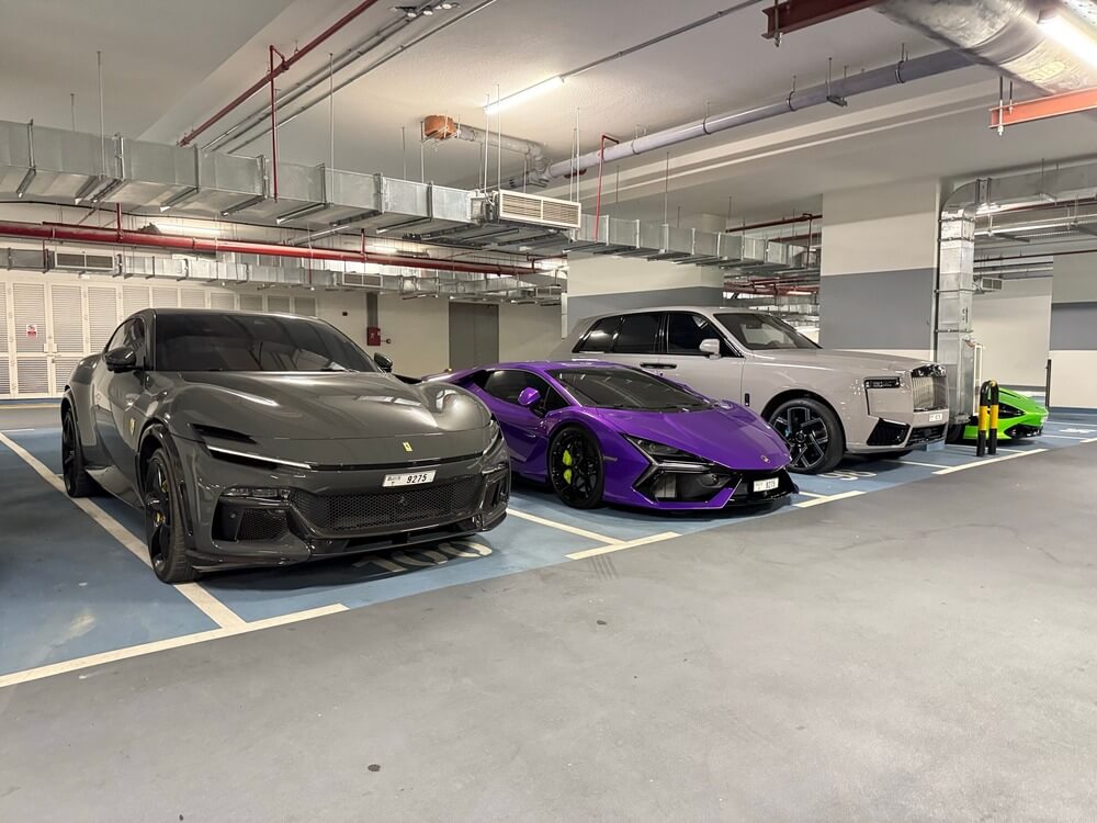 Kiralık Araçla Dubai'de En İyi Yolculuk Rotaları Dubai'deki arabalar