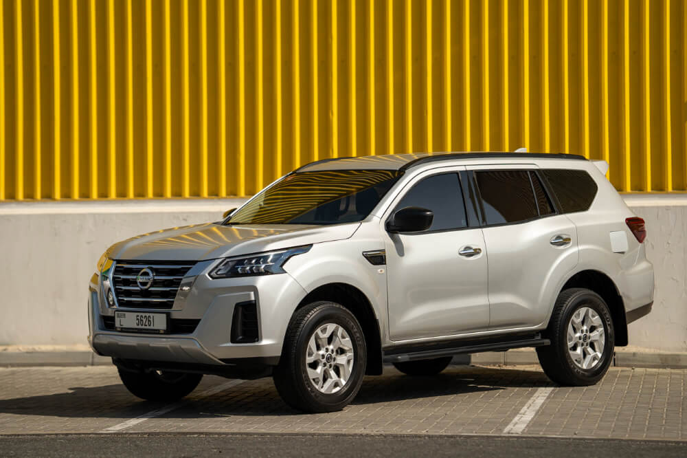 מהו רכב ליסינג לצי רכב וכיצד הוא שונה מרכב שכור? ניסאן אקס טרה בדובאי