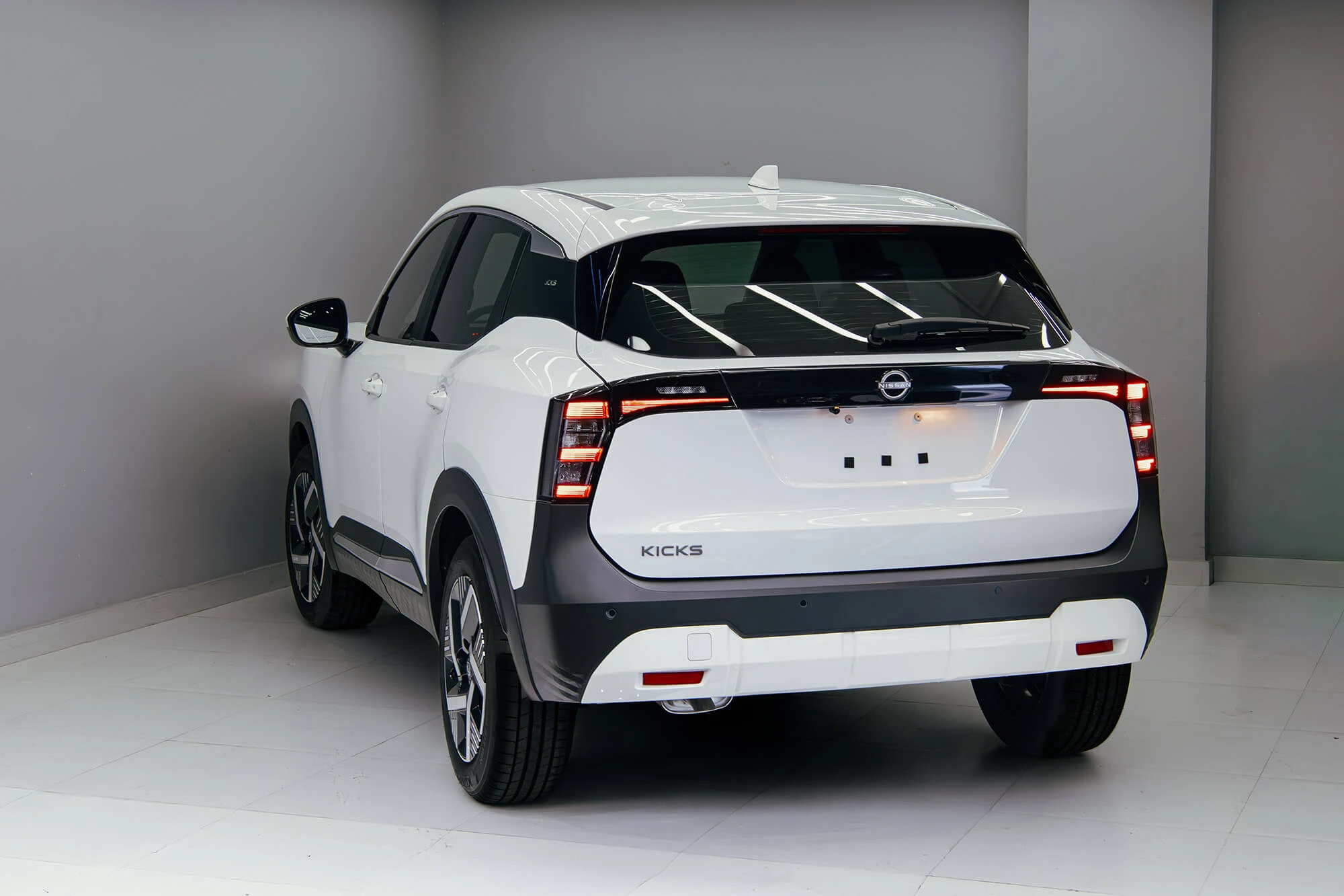 Nissan Kicks белый