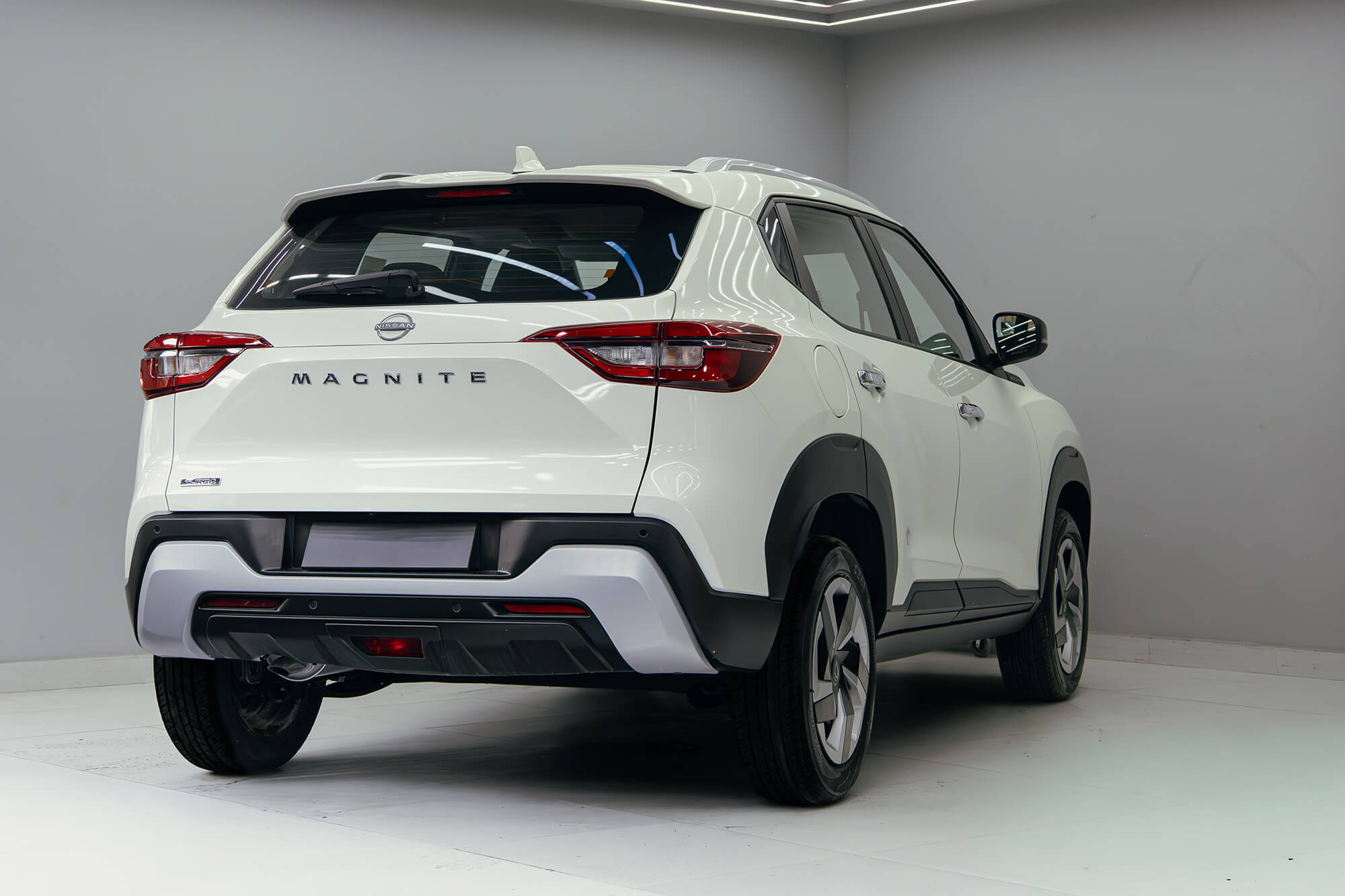 Nissan Magnite White