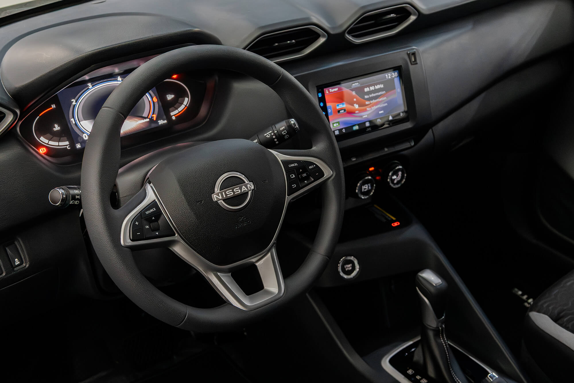 Nissan Magnite White
