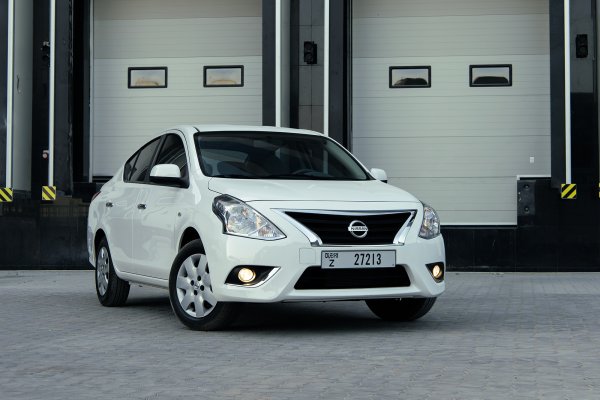 Nissan Sunny Bianco