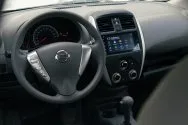 Nissan לבן שטוף שמש
