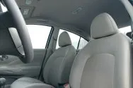 Nissan לבן שטוף שמש Nissan לבן שטוף שמש