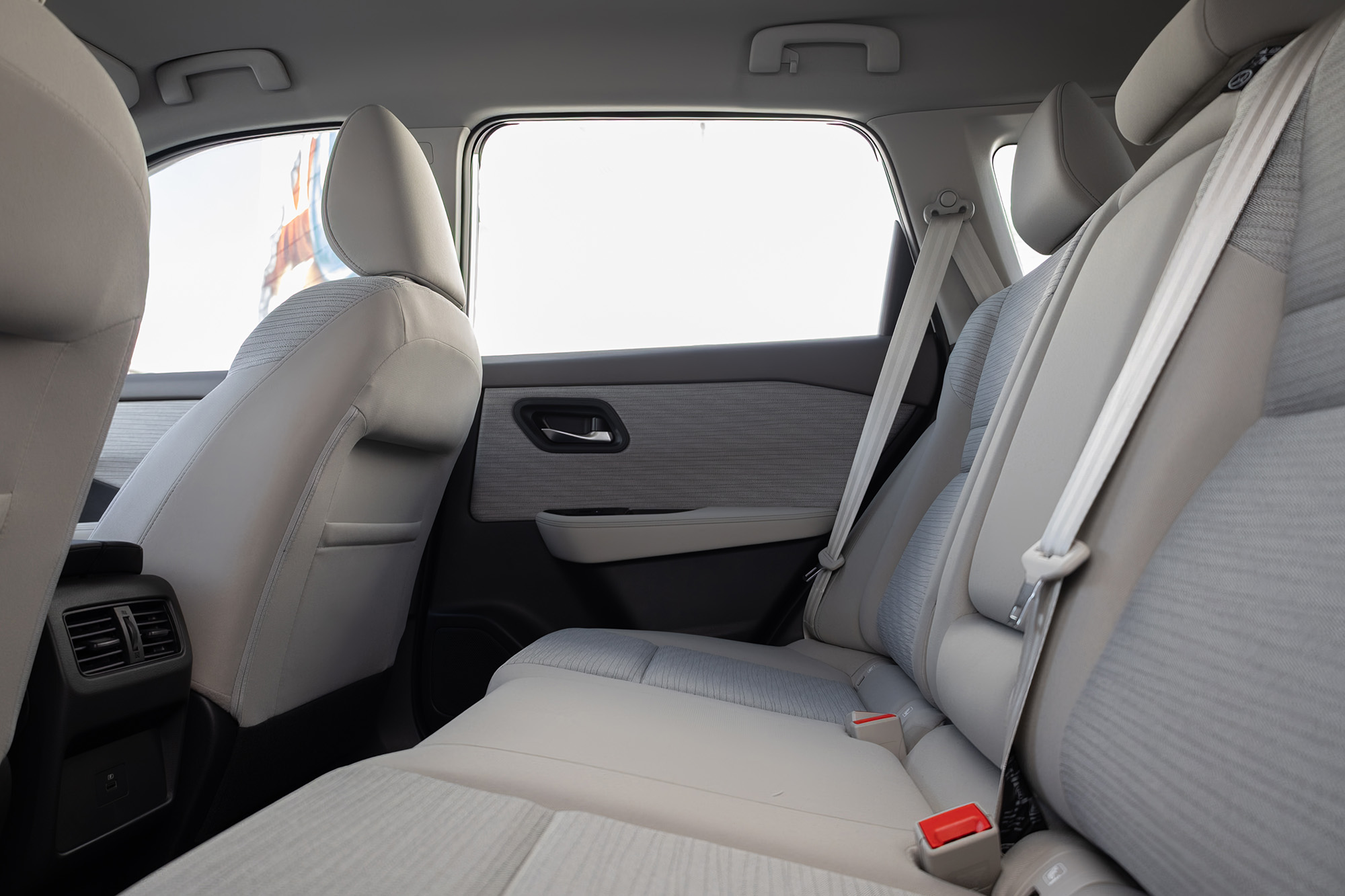 Nissan X-Trail White