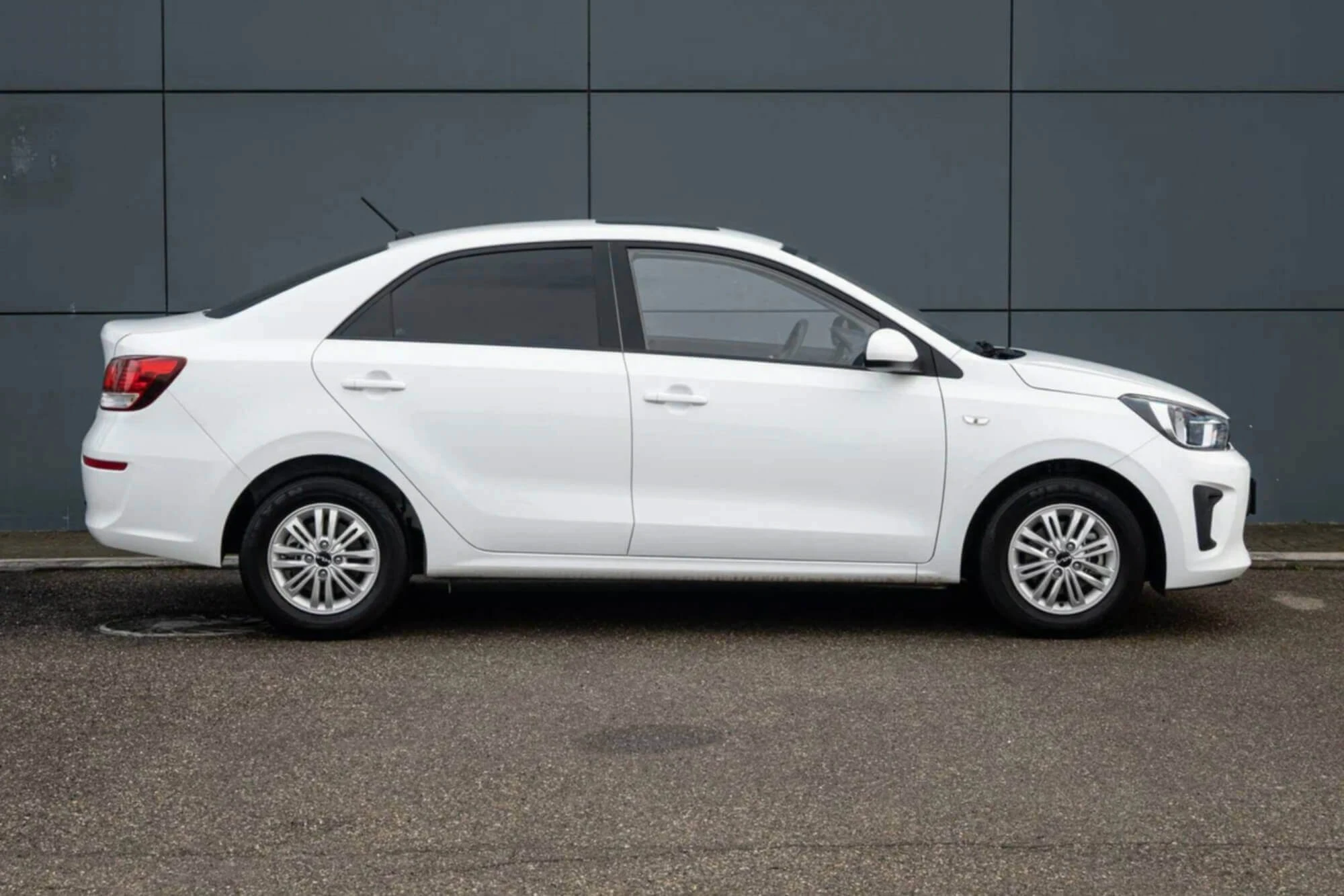 Kia Pegas Bianco Kia Pegas Bianco