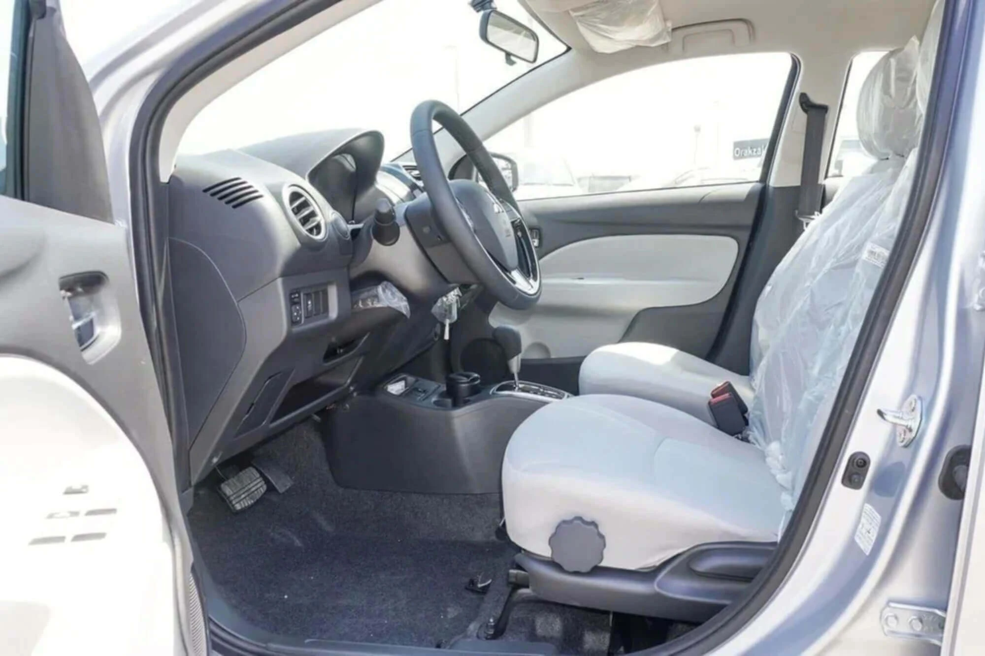 Mitsubishi אטרג' סילבר Mitsubishi אטרג' סילבר
