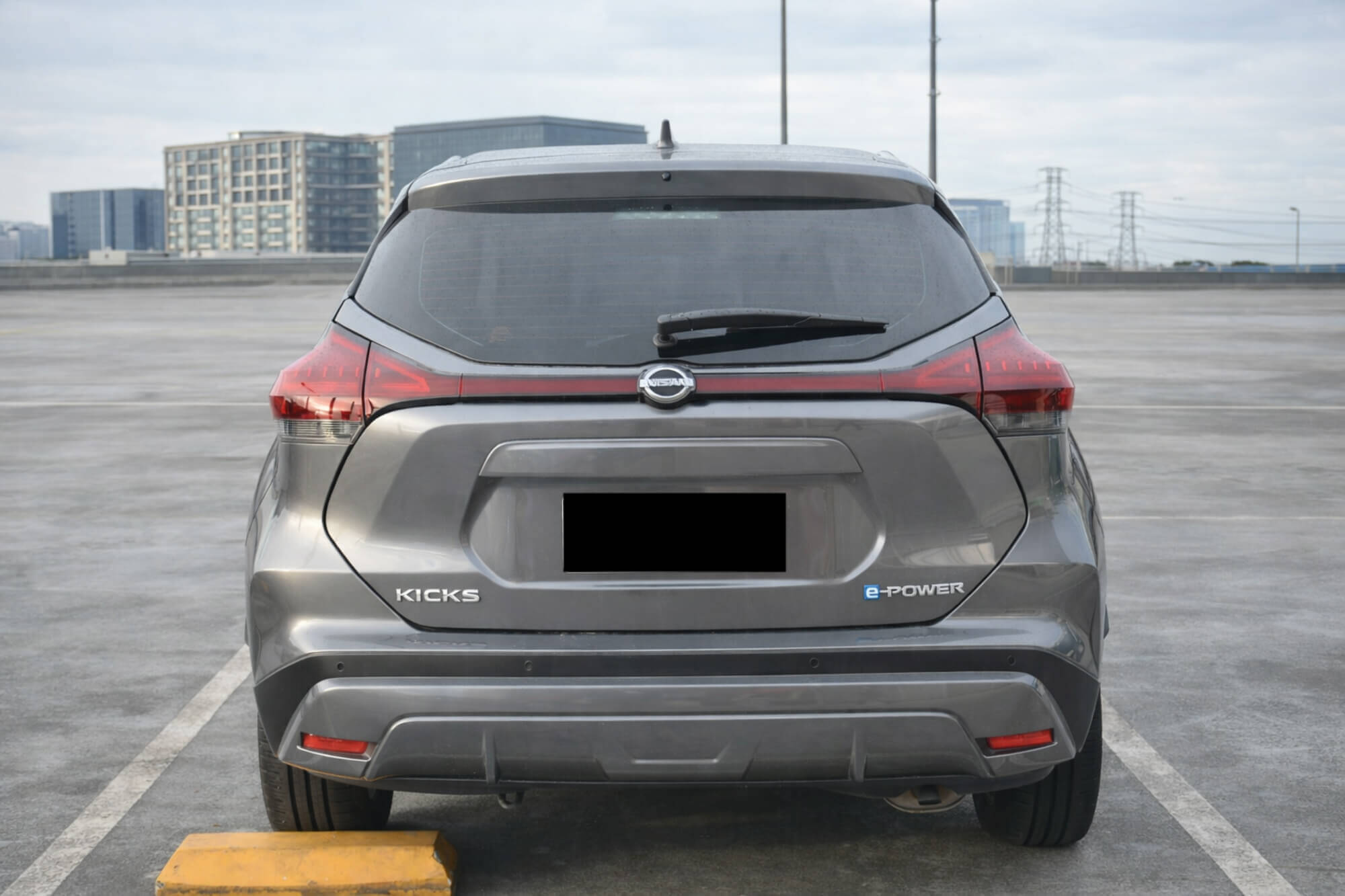 Nissan Kicks Grey