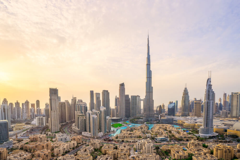De bedste ting at lave i Dubai med børn Skyline-drama ved solopgang over Dubais centrum med Burj Khalifa.