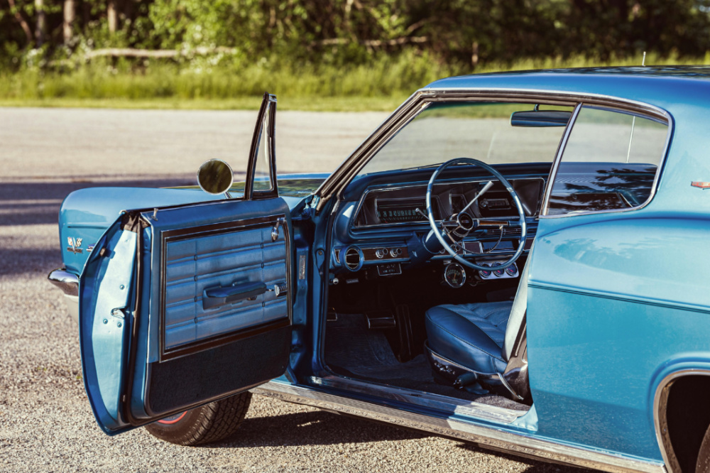 מדוע האימפלה Chevrolet משנת 1967 הפכה לקלאסיקה אמריקאית שברולט אימפלה כחולה