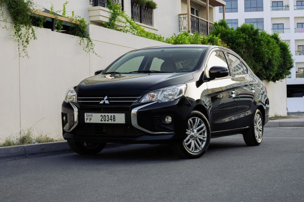 Mitsubishi Attrage Noir