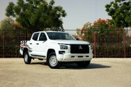 Mitsubishi L200 מכסה כפול אוטומטי לבן Mitsubishi L200 מכסה כפול אוטומטי לבן