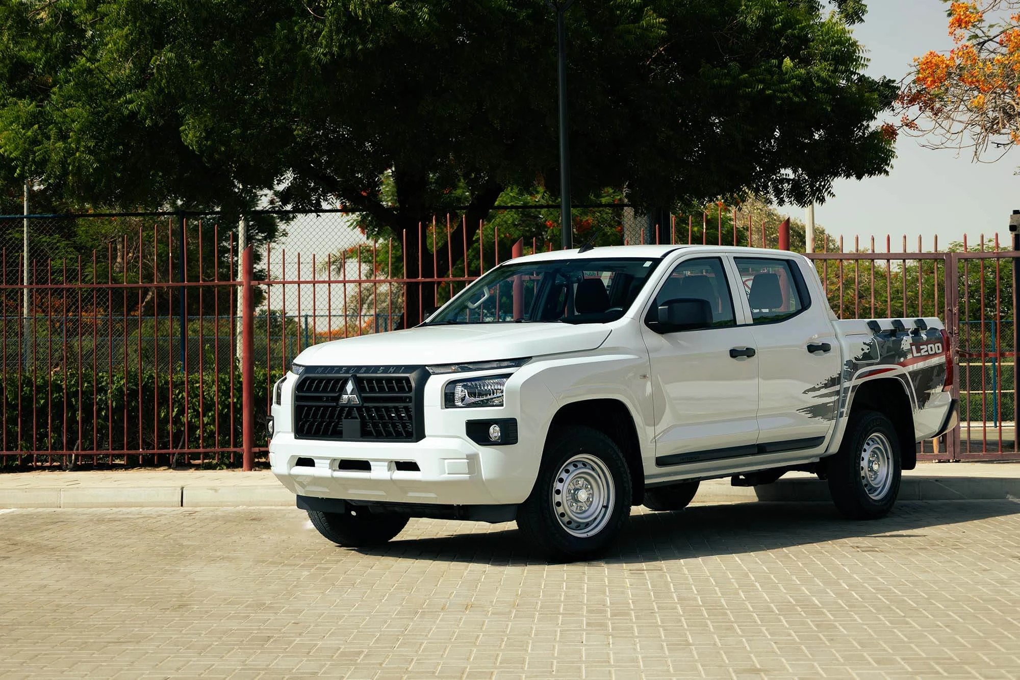 Mitsubishi L200 מכסה כפול אוטומטי לבן