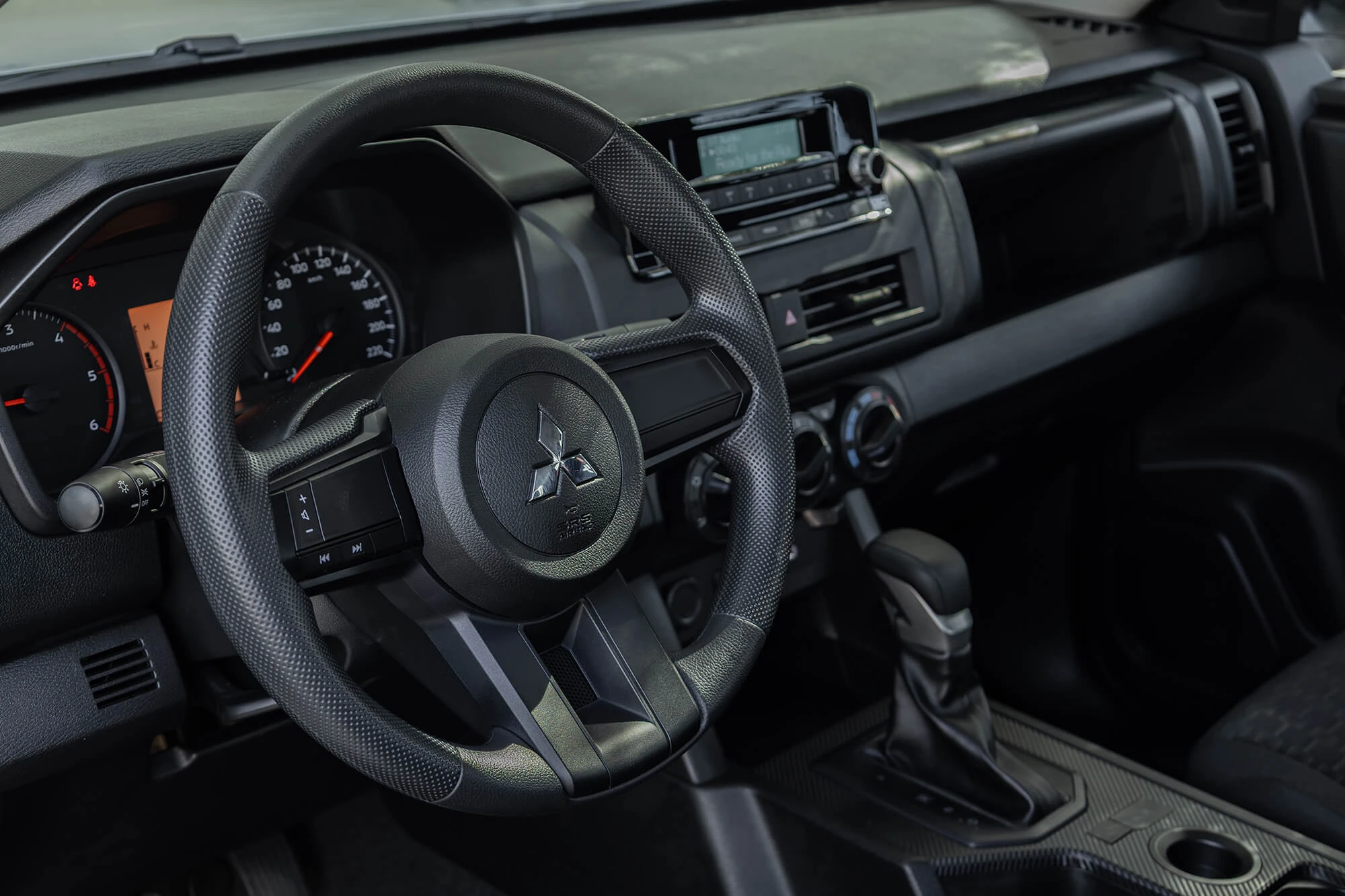 Mitsubishi L200 מכסה כפול אוטומטי לבן