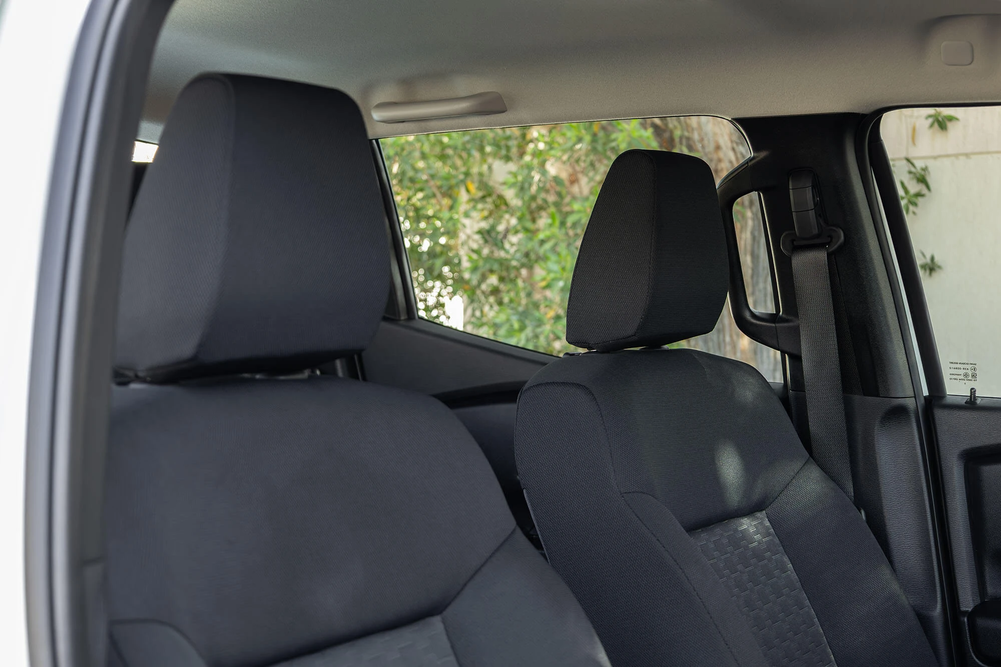 Mitsubishi L200 מכסה כפול אוטומטי לבן Mitsubishi L200 מכסה כפול אוטומטי לבן