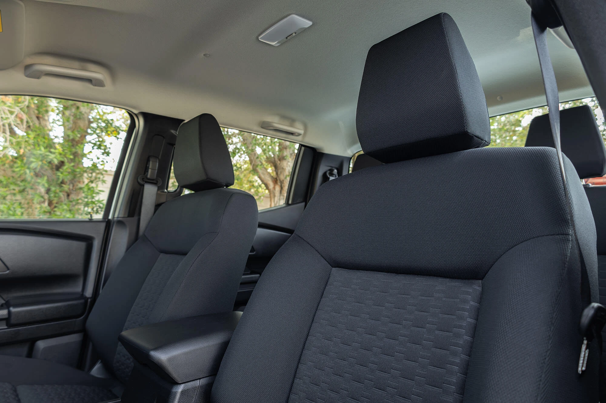 Mitsubishi L200 מכסה כפול אוטומטי לבן Mitsubishi L200 מכסה כפול אוטומטי לבן