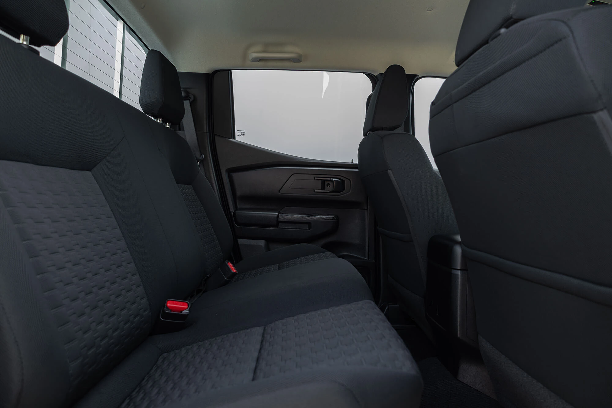 Mitsubishi L200 מכסה כפול אוטומטי לבן Mitsubishi L200 מכסה כפול אוטומטי לבן