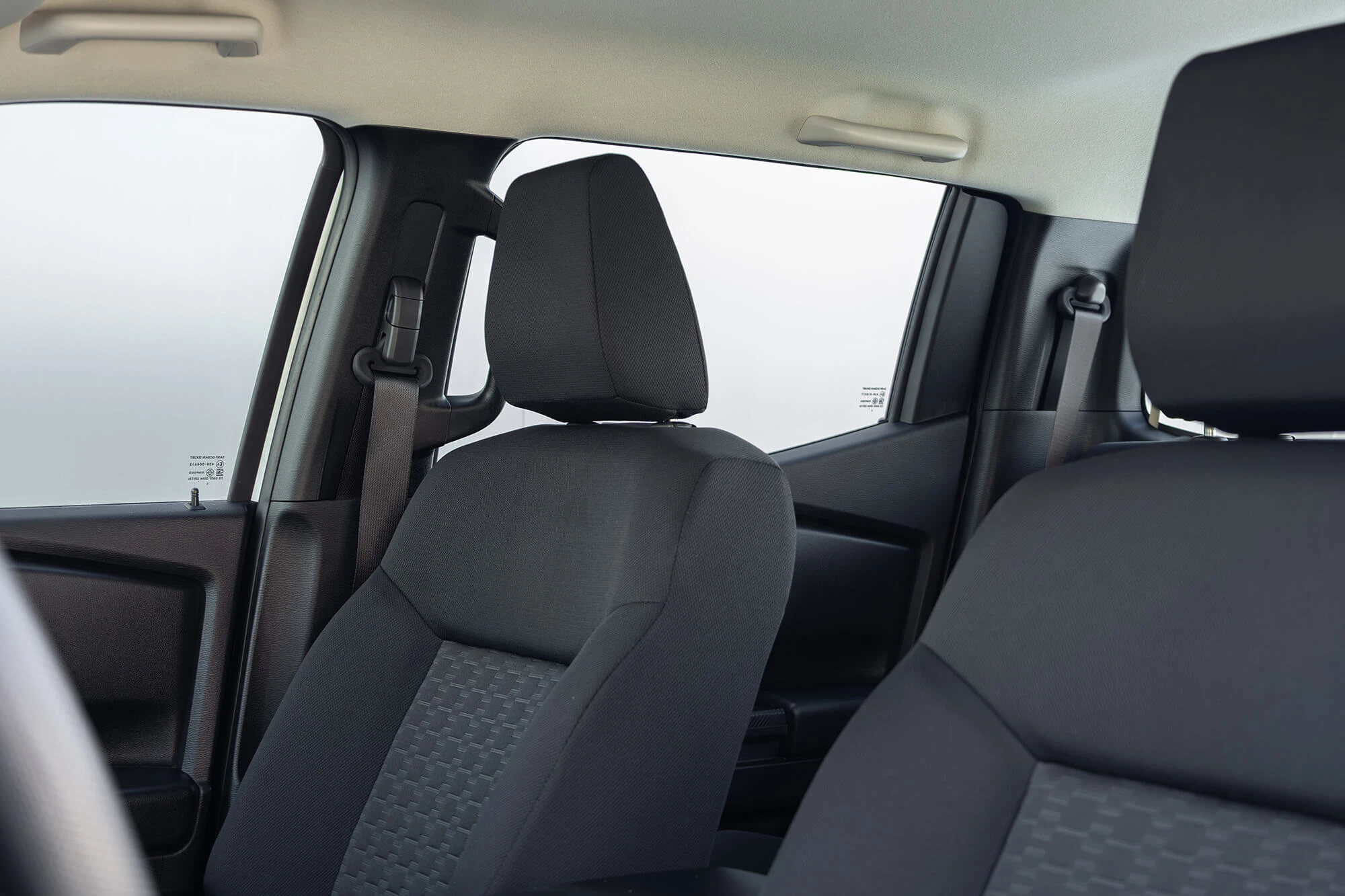 Mitsubishi L200 מכסה כפול אוטומטי לבן Mitsubishi L200 מכסה כפול אוטומטי לבן